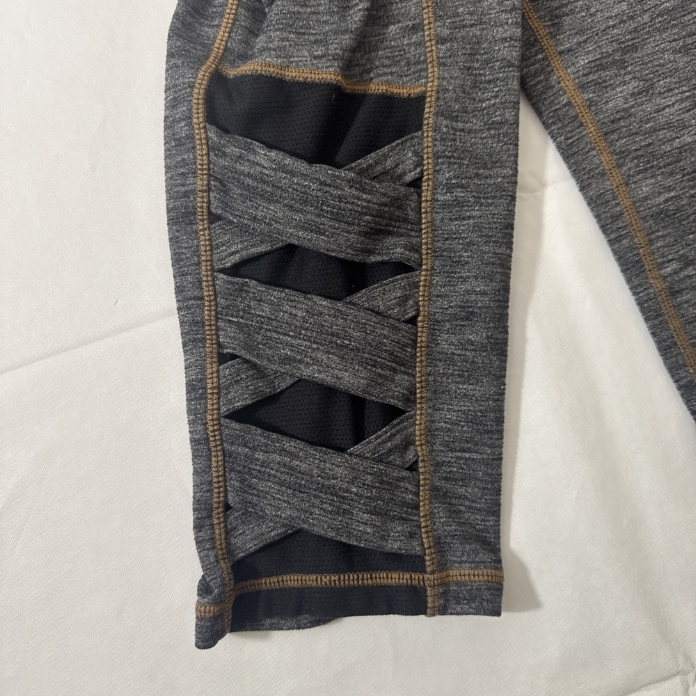 Athleta Girl Capri Leggings With Stretch Lattice Pattern Girls Size Large 12 - Picture 2 of 7